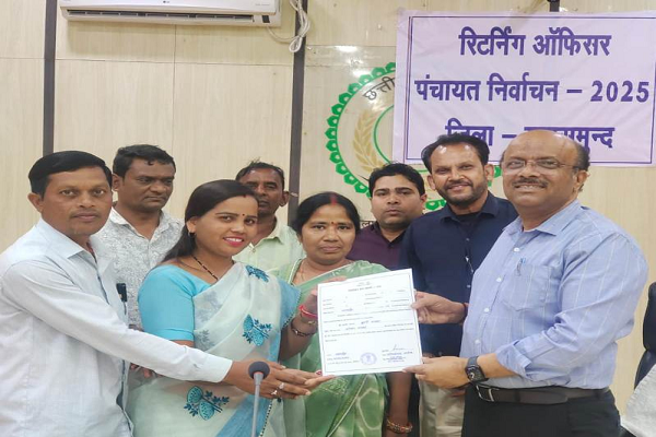 जिला पंचायत के नवनिर्वाचित सदस्यों को मिला प्रमाण पत्र