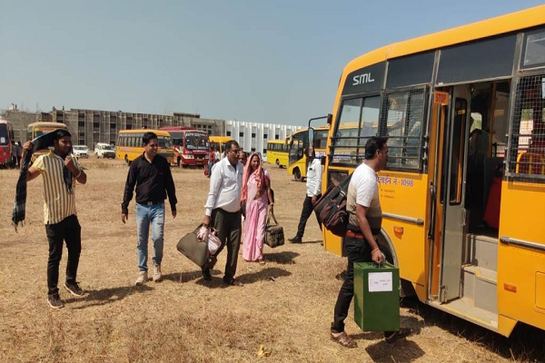 पंचायत चुनाव के तीसरे चरण के लिए मतदान दल रवाना...