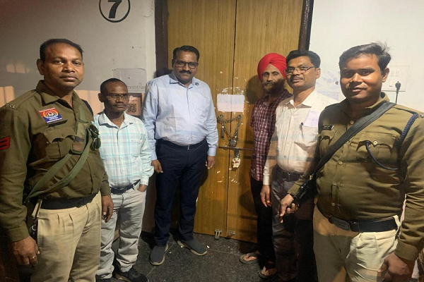 हाई स्कूल व हायर सेकेण्डरी परीक्षा की गोपनीय सामग्री का वितरण