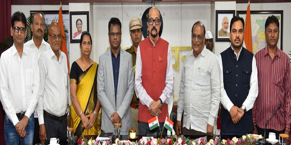 राज्यपाल ने 13 संस्थाओं को सौंपी 15 लाख की सहायता राशि