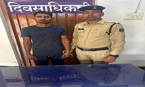 मौदहापारा में चाकू लेकर घूमने वाला बदमाश गिरफ्तार