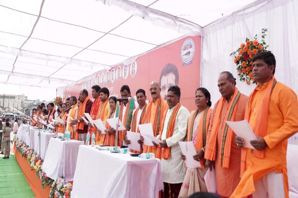 जगदलपुर नगर निगम के नव निर्वाचित महापौर-पार्षदों ने लिए शपथ