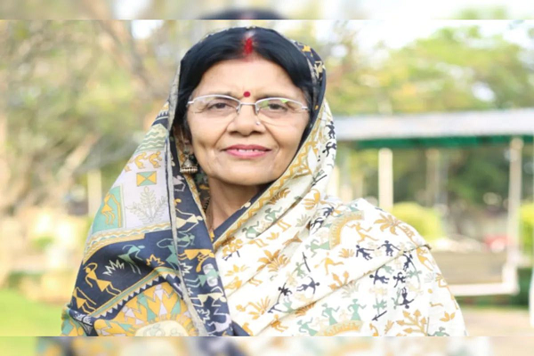 500 में सिलेंडर तो दिया नहीं और शराब से कमाई बढ़ा रही सरकार