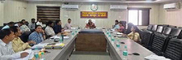 हितग्राही मूलक योजनाओं से पात्र लोगों को लाभान्वित करें : कलेक्टर