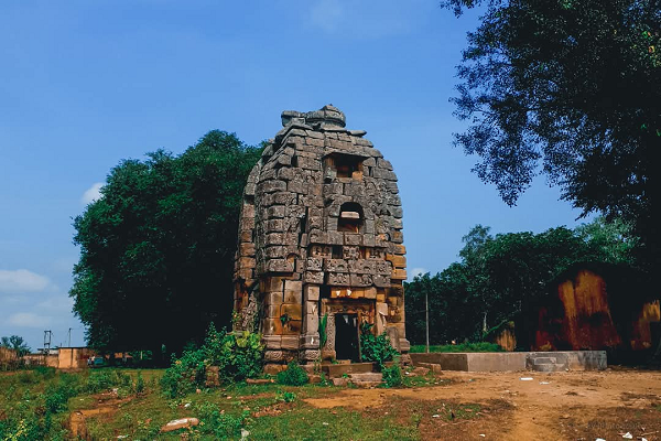 घाघरा मंदिर: बिना जोड़ वाली पत्थरों की रहस्यमयी संरचना