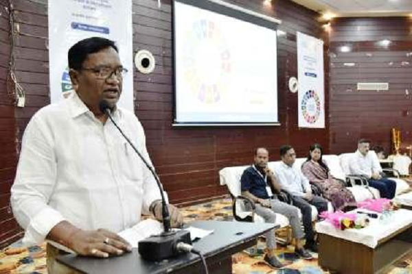 सतत विकास लक्ष्यों को हासिल करने के लिए टीम भावना के साथ करें बेहतर प्रदर्शन : कमिश्नर डोमन सिंह