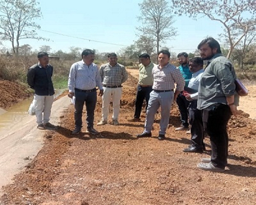 कलेक्टर ने भेड़िया नवागांव पुराने माइनर नहर-नाली के जीर्णोंद्धार कार्य का किया अवलोकन