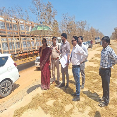 कलेक्टर और पुलिस अधीक्षक महाराष्ट्र सीमा क्षेत्र पहुंचे