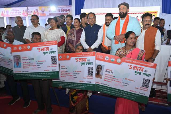 सीएम साय ने दिलीप सिंह जूदेव की स्मृति में आयोजित स्वास्थ्य शिविर किया शुभारंभ