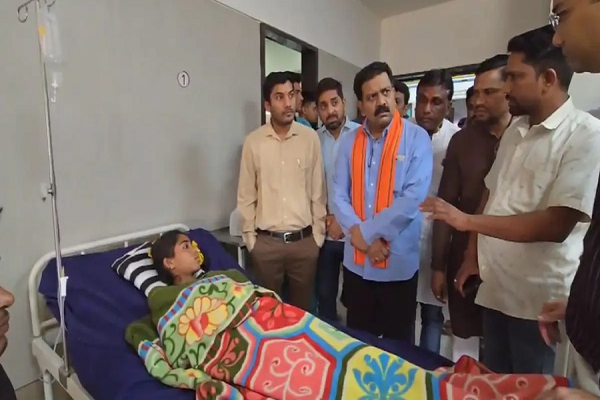 पलानी हादसे में घायल लोगों से मिलने अस्पताल पहुंचे डिप्टी सीएम शर्मा...
