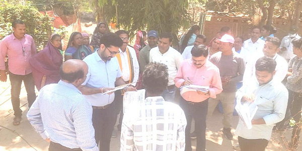 कलेक्टर ने किया विशेष पिछड़ी जनजाति कमार बसाहट का निरीक्षण