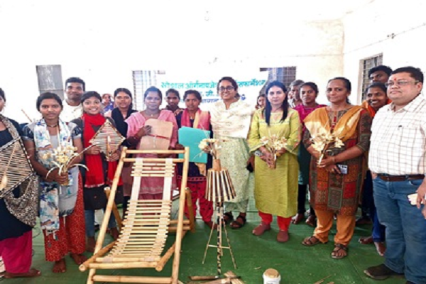 महिला समूहों का हुनर, आत्मनिर्भरता की ओर बढ़ता कदम