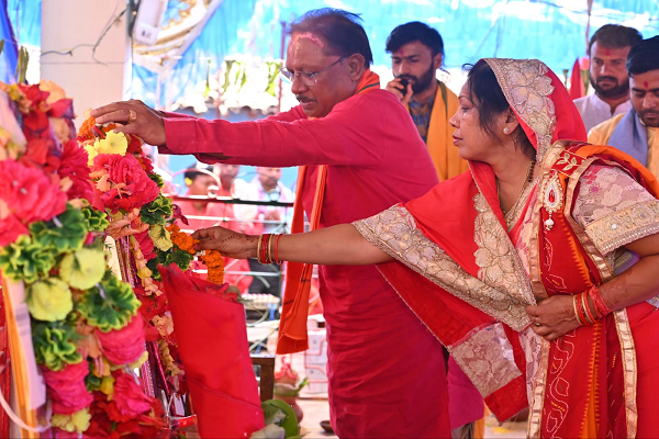  मुख्यमंत्री श्री विष्णुदेव साय जशपुर जिले के टाटीडांड में सनातन समाज के अनुष्ठान में हुए शामिल, प्रदेशवासियों को दी होली की शुभकामनाएँ