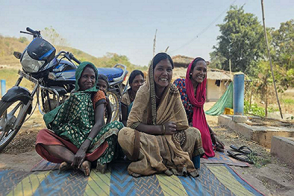 सरकार की योजनाओं से पहाड़ी कोरवा महिलाएं हो रही आत्मनिर्भर