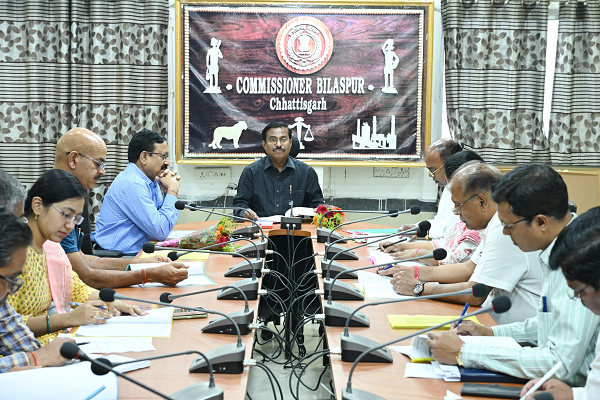 कमिश्नर-आईजी ने वीसी के जरिए ली कलेक्टर-एसपी की बैठक, पीएम के प्रवास की तैयारी की समीक्षा की