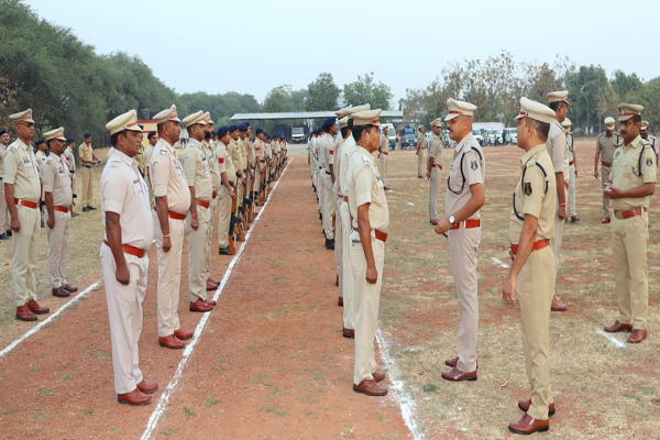  पुलिस अधीक्षक ने ली जनरल परेड की सलामी, परेड का किया निरीक्षण।