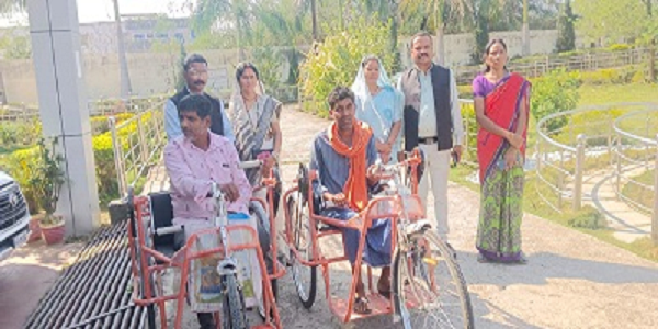 अस्थिबाधित दिव्यांगजनों को प्रदाय किया गया ट्राय सायकल