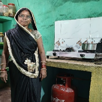 सरकार की योजनाओं से हीरामति ने आत्मनिर्भरता की ओर बढ़ाया कदम