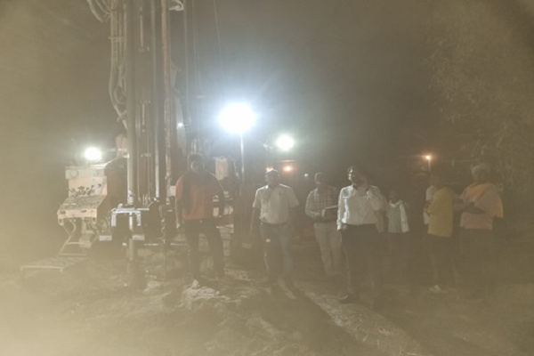 अवैध बोर खुदाई, बोरवेल वाहन जब्त