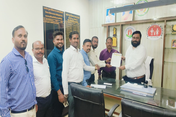  छत्तीसगढ़ प्रदेश स्वास्थ्य कर्मचारी संघ ने मुख्य चिकित्सा एवं स्वास्थ्य अधिकारी को सौंपा ज्ञापन
