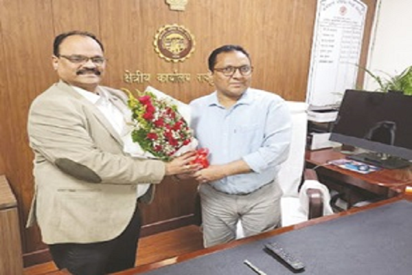 कार्यपालक निदेशक प्रवीन निगम ने क्षेत्रीय भविष्य निधि आयुक्त से की भेंट