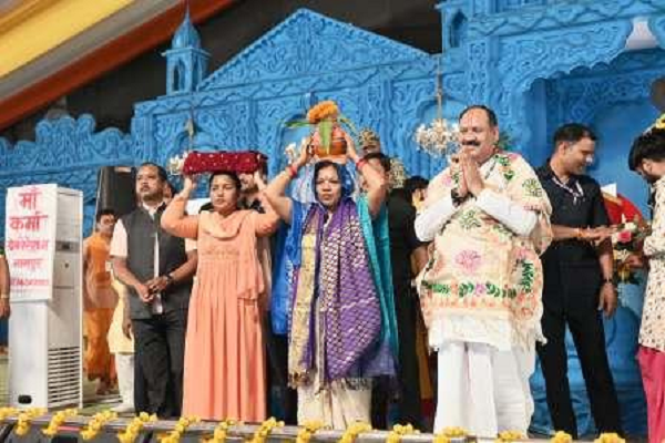 जशपुर के सबसे बड़े प्राकृतिक शिवलिंग मधेश्वर पहाड़ की ख्याति देश विदेश तक पहुंची : पंडित प्रदीप मिश्रा