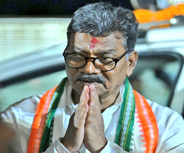 नेता प्रतिपक्ष डॉ. चरणदास महंत ने ईद की प्रदेशवासियों को दी बधाई शुभकामनाएं।