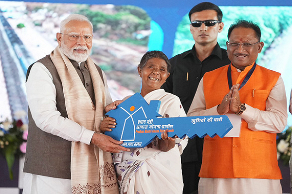 बीते दशकों में कांग्रेस की नीतियों की वजह से ही मिला नक्सलवाद को बढ़ावा &ndash; मोदी