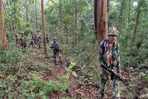 दंतेवाड़ा और बीजापुर के सीमावर्ती क्षेत्रों में मुठभेड़, महिला नक्सली का मिला शव