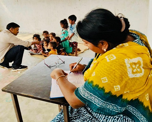 महिला एवं बाल विकास अधिकारी ने किया आंगनबाड़ी केन्द्रों का निरीक्षण