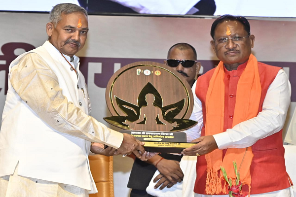  मुख्यमंत्री श्री विष्णु देव साय ने दानवीर दाऊ कल्याण सिंह की जयंती पर किया नमन