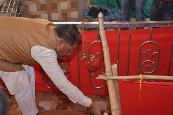 विष्णुदेव साय ने कुदरगढ़ मंदिर में पूजा कर प्रदेशवासियों की खुशहाली की कामना की