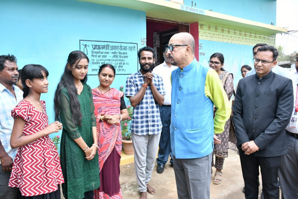राज्यपाल को पहली बार अपने क्षेत्र में देखकर अभिभूत हुए ग्रामीण