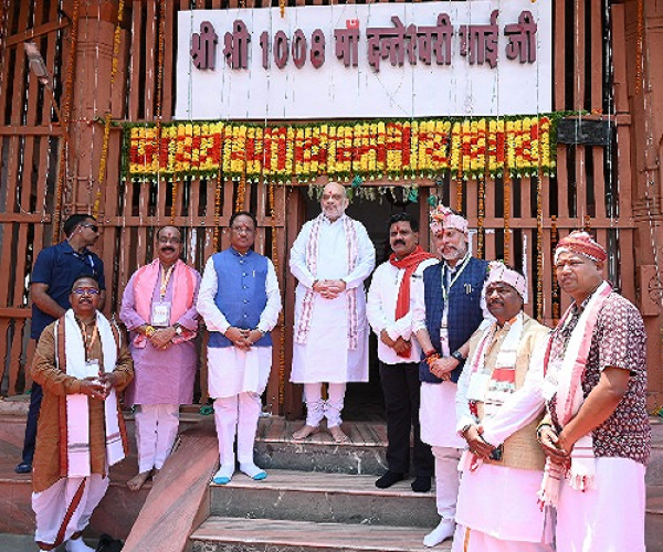 केन्द्रीय गृह मंत्री अमित शाह ने मुख्यमंत्री विष्णुदेव साय के साथ मां दंतेश्वरी की पूजा-अर्चना की