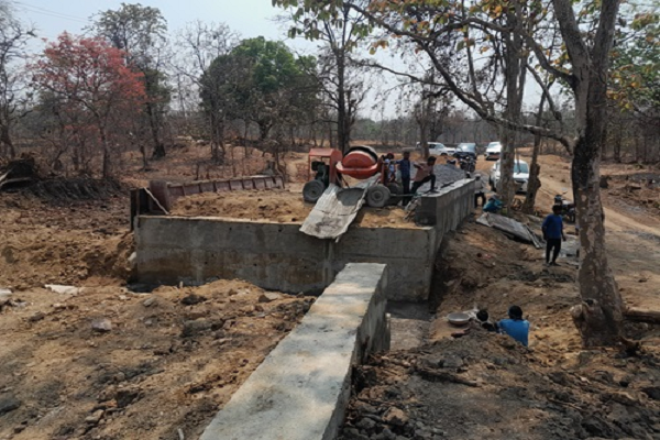  चमरूटोला में पुलिया निर्माण से खुला विकास का रास्ता