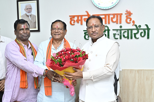 मुख्यमंत्री श्री विष्णुदेव साय से  निगम-मंडल के नवनियुक्त अध्यक्षों ने की सौजन्य भेंट