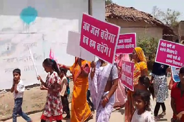 जल है तो कल है : ग्रामीणों ने निकाली जलयात्रा