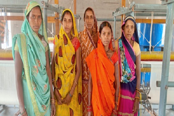 हथकरघा से बदली कौडूटोला की महिलाओं ने अपनी जीवनशैली