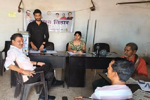 प्रथम चरण में आवेदन जमा करने वार्डों में आयोजित शिविर में वार्डवासी उत्साह से पहुंचे