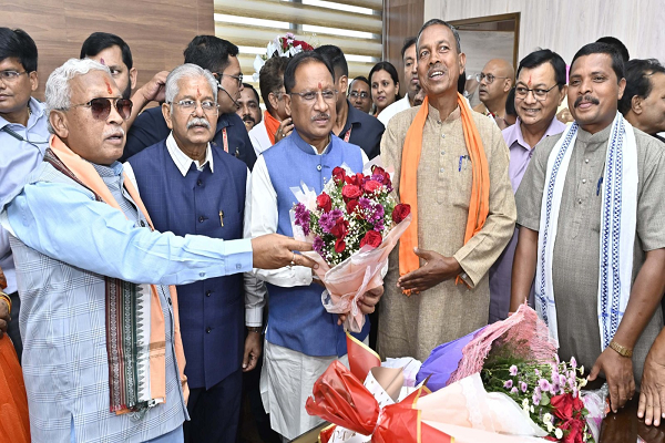 मुख्यमंत्री छत्तीसगढ़ भवन एवं अन्य सन्निर्माण कर्मकार कल्याण मंडल के नवनियुक्त अध्यक्ष डॉ. रामप्रताप सिंह के पदभार ग्रहण समारोह में हुए शामिल