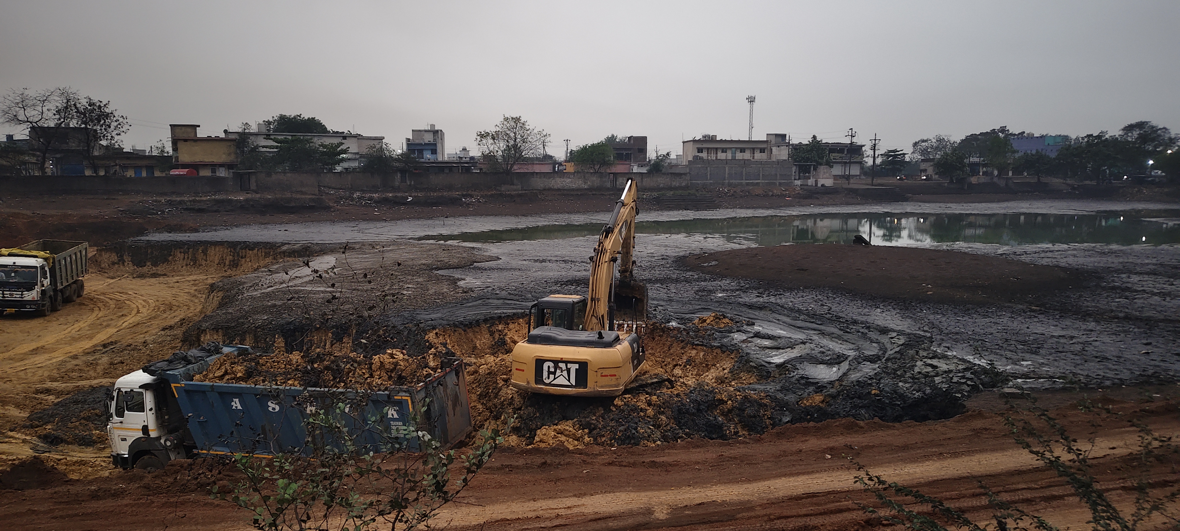 ग्राम सांकरा में अवैध मुरम मिट्टी उत्खनन की स्थिति गंभीर: गहराई बढ़ने से स्थानीय निवासियों में चिंता सांकरा