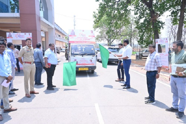 हिमशिखर गुप्ता ने सुशासन तिहार जागरूकता रथ को हरी झण्डी दिखाकर किया रवाना
