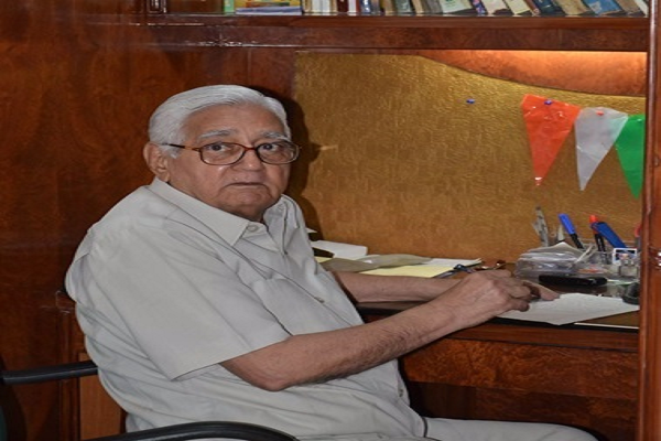 स्वर्गीय गोविंदलाल वोरा की स्मृति में रायपुर प्रेस क्लब में लाइब्रेरी का उद्घाटन