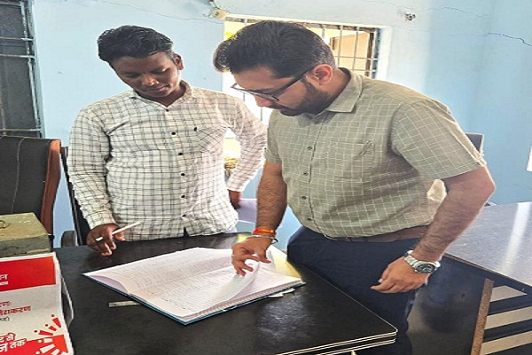 सुशासन तिहार : कलेक्टर ने अंतिम दिन किया जिले की विभिन्न ग्राम पंचायतों का निरीक्षण
