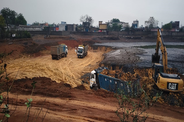 ग्राम सांकरा में अवैध मुरम मिट्टी उत्खनन की स्थिति गंभीर: गहराई बढ़ने से स्थानीय निवासियों में चिंता