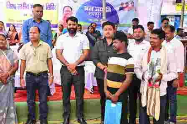 ग्राम वासियों के सामने ही उनकी समस्याओं का निराकरण करना सुशासन शिविर का उद्देश्य : कलेक्टर