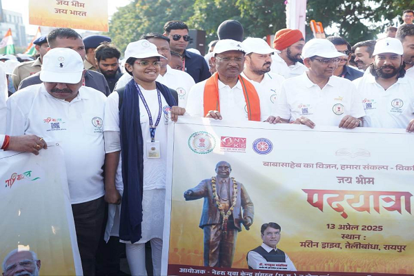 युवाओं के साथ &lsquo;जय भीम पदयात्रा&rsquo; में शामिल हुए सीएम साय