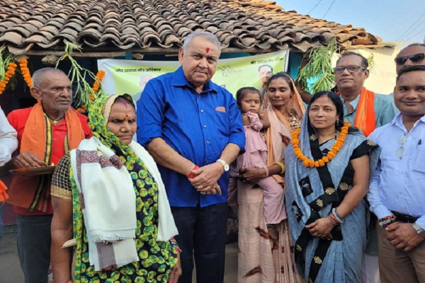 विधायकों एवं जनप्रतिनिधियों ने हितग्राहियों के घर पहुंचकर किया सर्वे