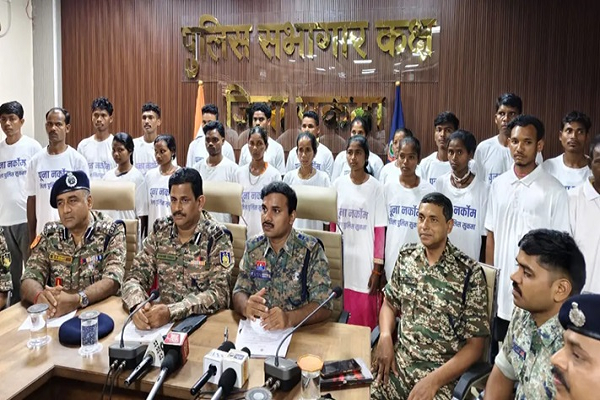 सुकमा में 22 नक्सलियों ने किया सरेंडर