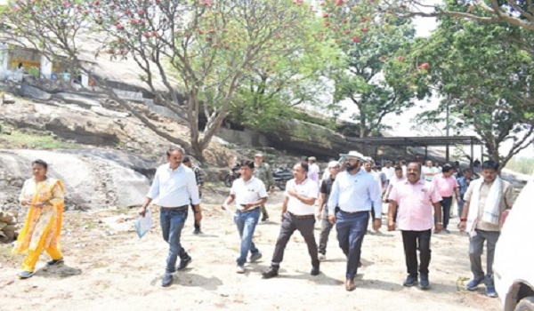 कलेक्टर ने मधेश्वर एवं मयाली ईको पर्यटन क्षेत्र विकास के लिए की परिचर्चा